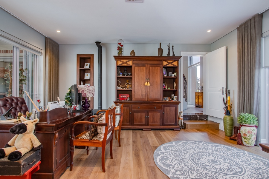 5 Bedroom Property for Sale in Val De Vie Estate Western Cape